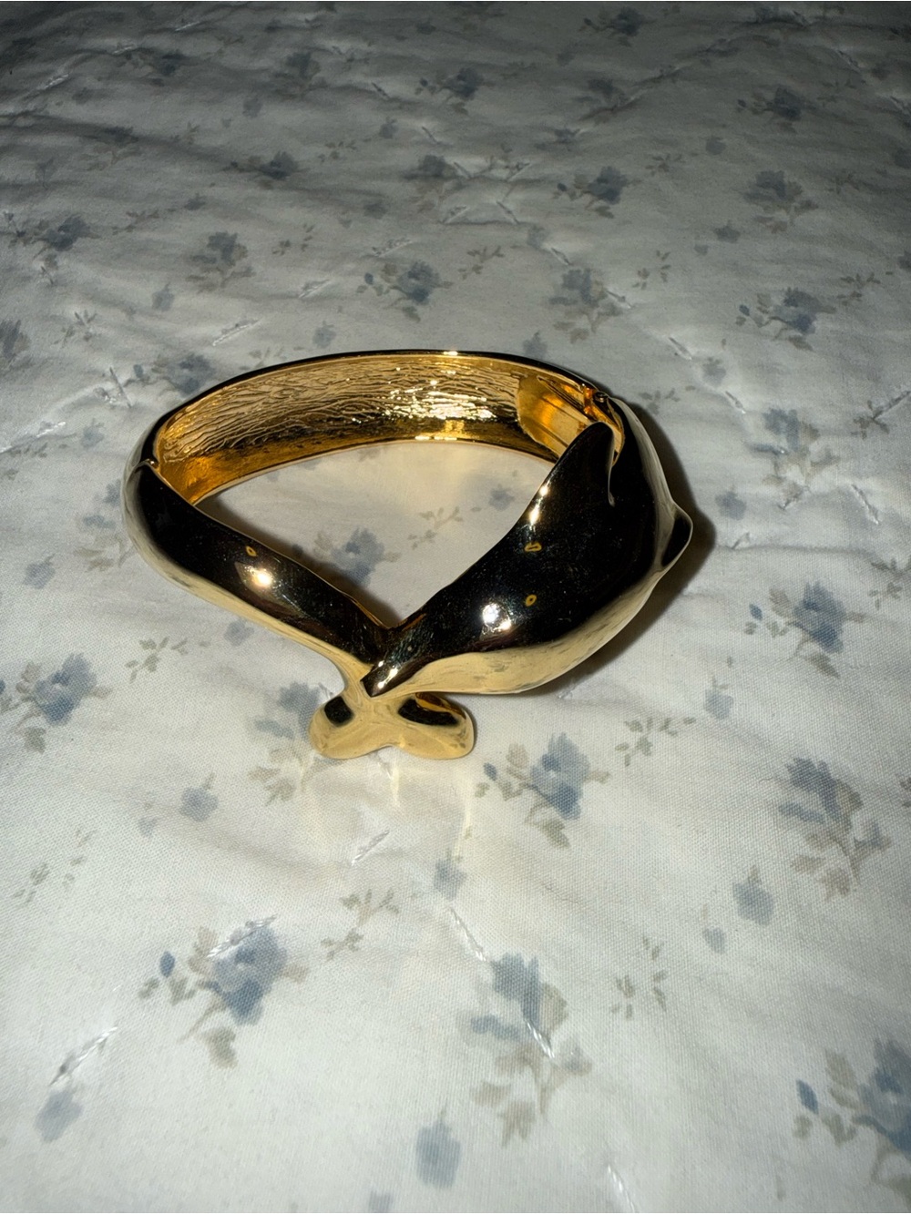 Gold Dolphin & Heart Bracelet - Picture 5 of 7